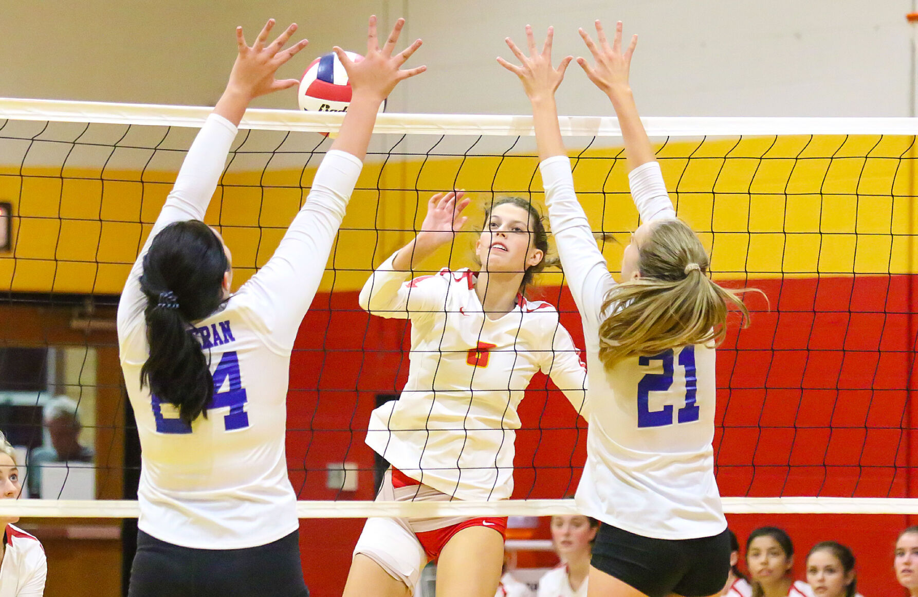 Incarnate Word vs. Lutheran St. Charles girls volleyball